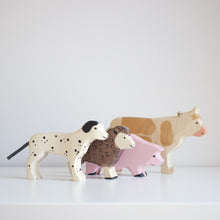 Load image into Gallery viewer, Holztiger farm set with 4 animals.
