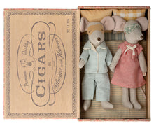 Load image into Gallery viewer, Maileg - Mum and dad mice in cigarbox