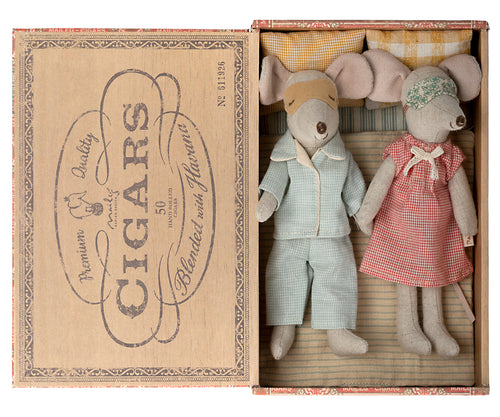 Maileg - Mum and dad mice in cigarbox