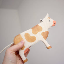 Load image into Gallery viewer, Holztiger Cow Standing