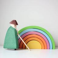 Ostheimer Sheppard decorating the Ocamora 6 piece rainbow in green
