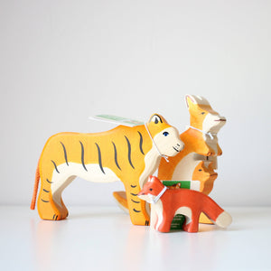 Holztiger tiger, kangaroo, and small fox