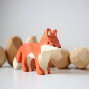 Holztiger fox standing