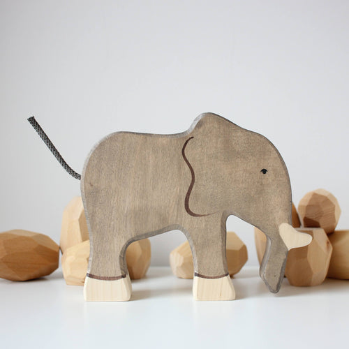 Holztiger elephant trunk down