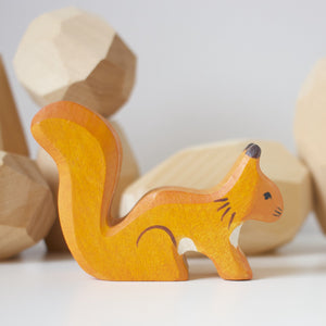 Holztiger orange squirrel