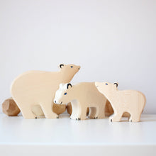 Load image into Gallery viewer, Holztiger polar bear family